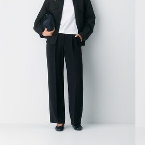 Aritzia Effortless Pants Curve-Fit Crepette